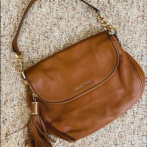 🤑FINAL PRICE DROP Michael Kors Bedford Med Tassel